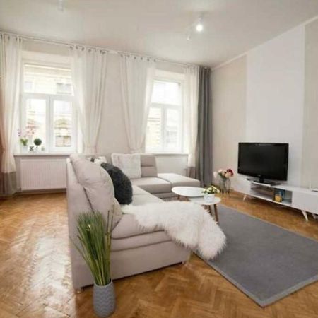 Charming Apartament City Center ทิมิชัวรา ภายนอก รูปภาพ