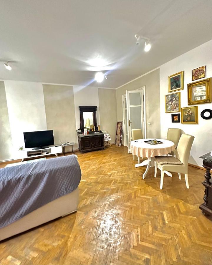Charming Apartament City Center ทิมิชัวรา ภายนอก รูปภาพ